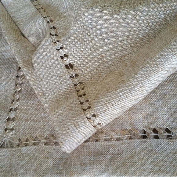 🥏 Long Table Runner - Picture 4 of 7